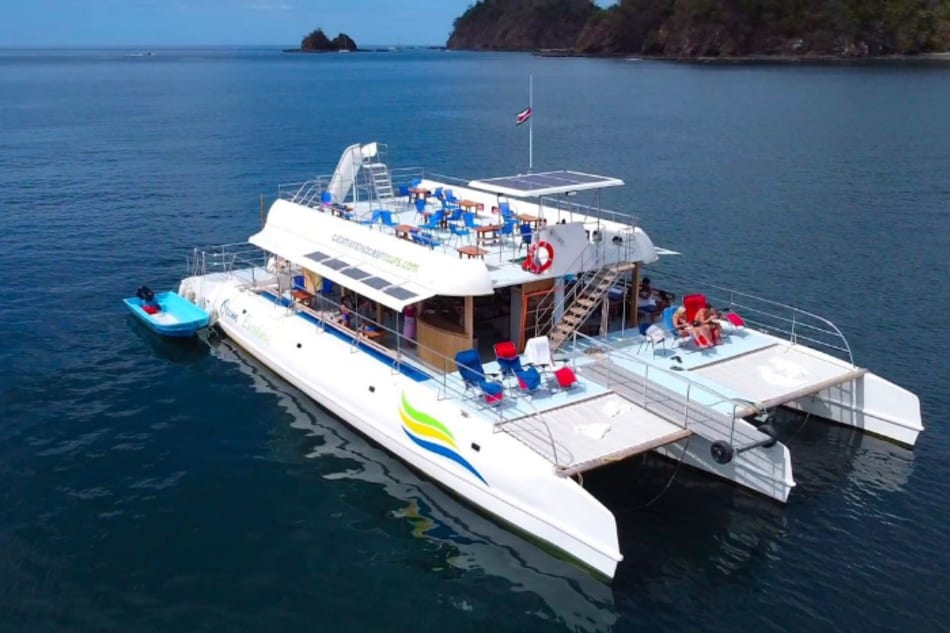 Trimarán Ocean Excelsior: Crucero de 5 horas con Snorkel, Barra Libre 