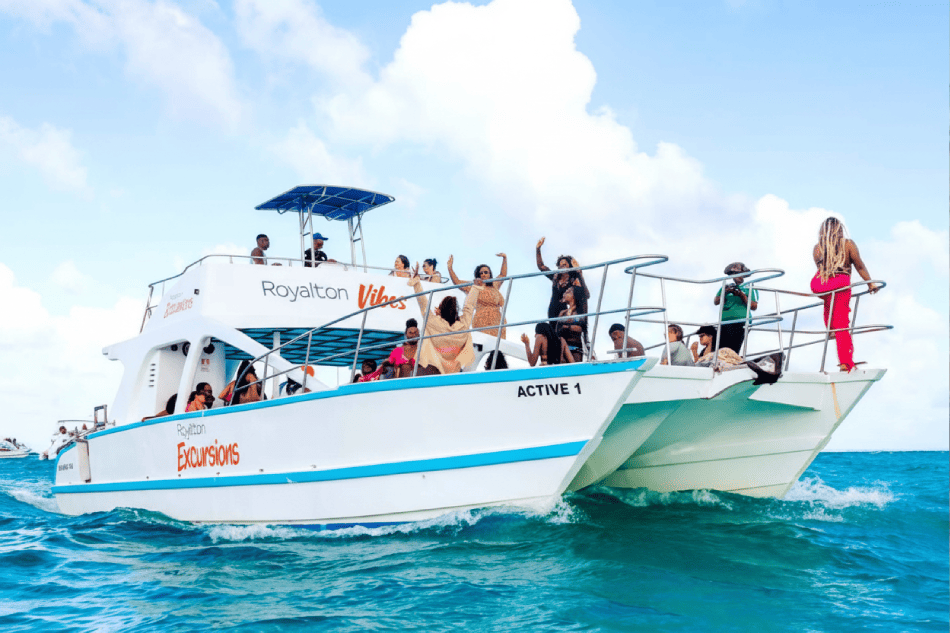 Royalton Vibes Cruise: Catamaran Adventure and Bavaro Beach with Snorkel and Transportation