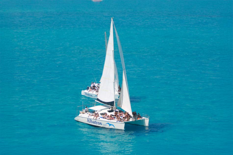 Tour a Isla Mujeres en Catamarán Albatros con Transportación