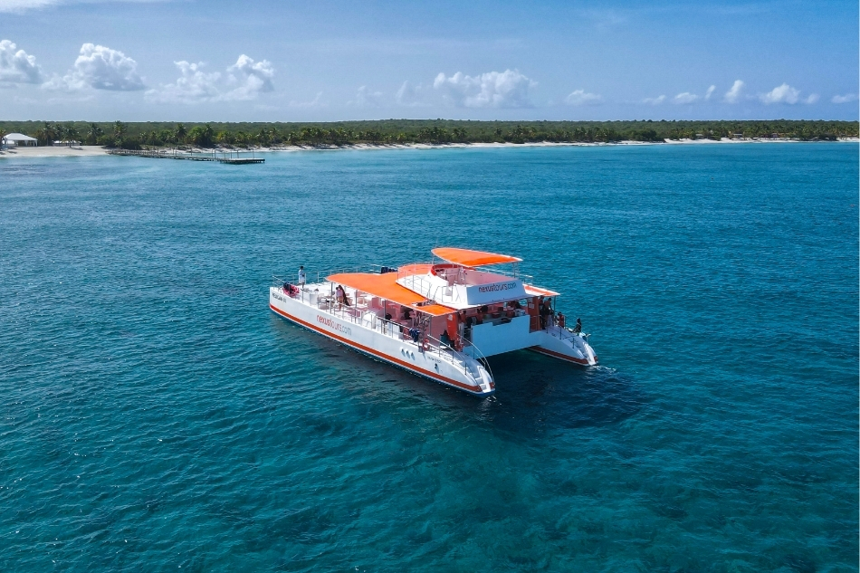 Visit to Catalina and Saona Islands: Full-Day Catamaran Experience