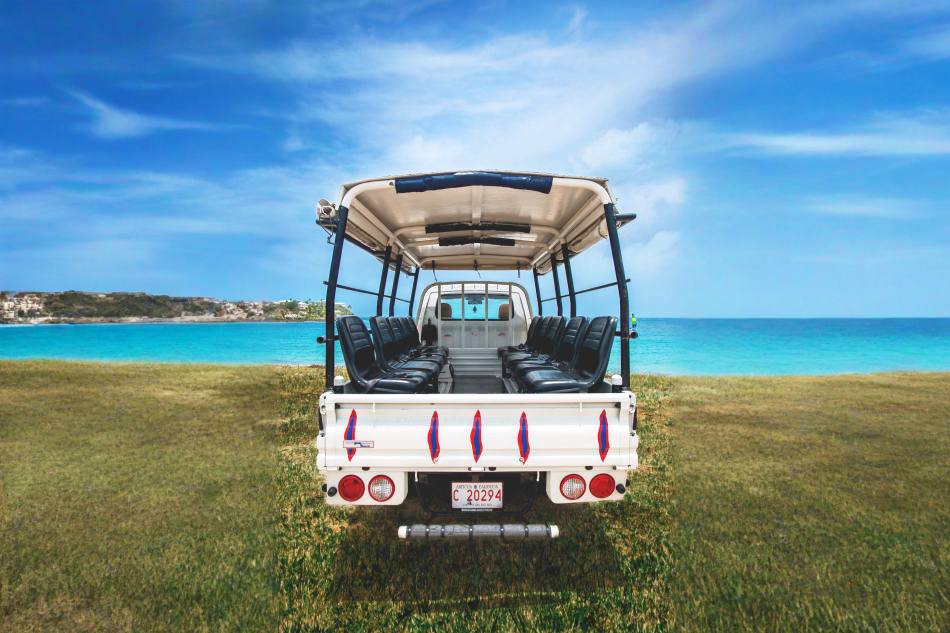Island Safari and Island Heritage with Lunch + Transportation