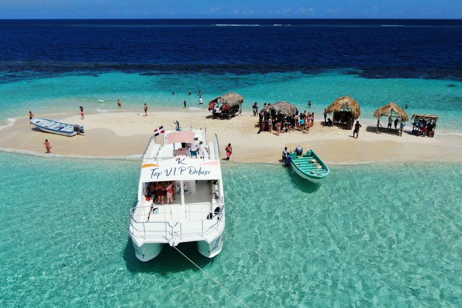 Puerto Plata: Isla Bonita VIP Catamaran Tour with Transportation