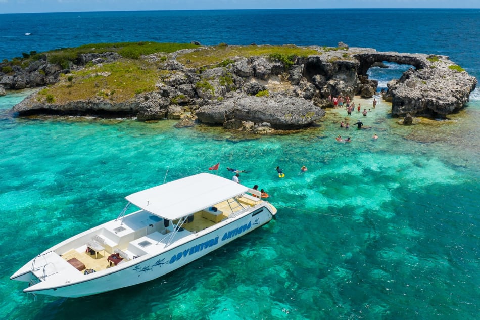Eco Tour Antigua: 8 Hours among Islands, Snorkeling and Nature with Food and Transportation 