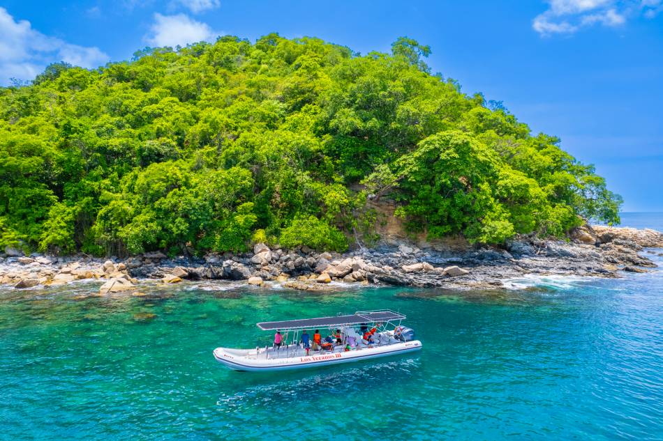 Yelapa Scape Experience: Snorkel and Beach Adventure with Food 