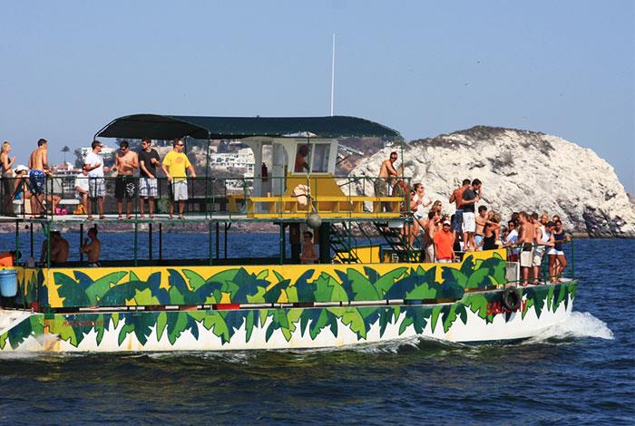 Stone Island Tour: Catamaran, Adventure and Beach in Mazatlán with Transportation